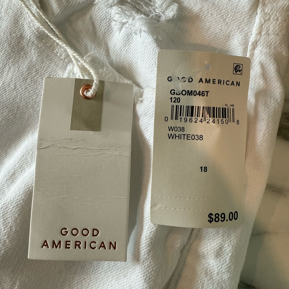 Good American Bombshell Short White - Picture 12 of 13